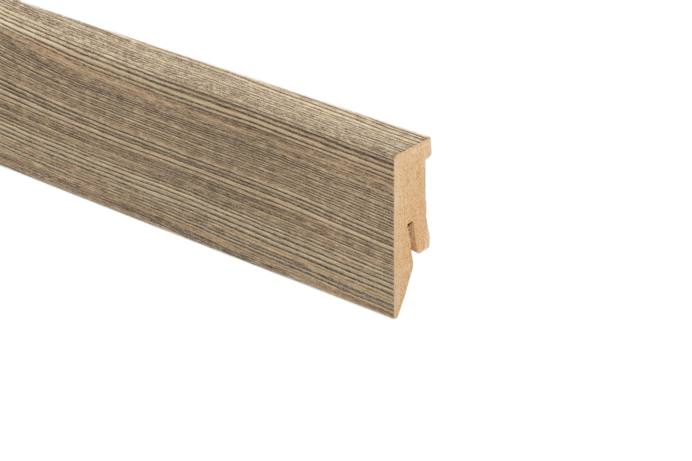 Sockelleiste in Holzoptik mit feinen, dunklen Längsstreifen als Wandabschluss für Bodenbeläge.