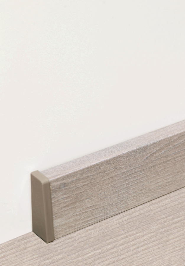Halbtreppe, Fußleiste, Holzstruktur, Kunststoffkante, Sockelleiste